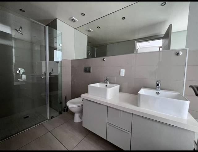 2 BEDROOM DUPLEX FOR SALE IN MENLO PARK